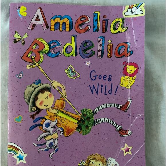 Lot of 4 Amelia Bedelia Various Titles Paperback Chapter Books - Picture 5 of 5